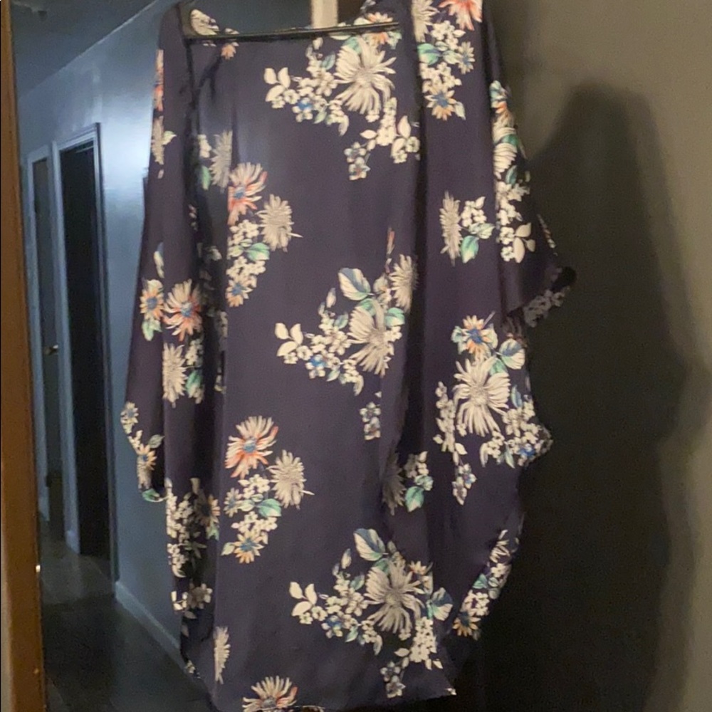 Navy floral kimono